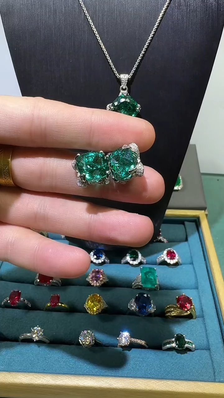 18K金镶嵌耳饰祖母绿20