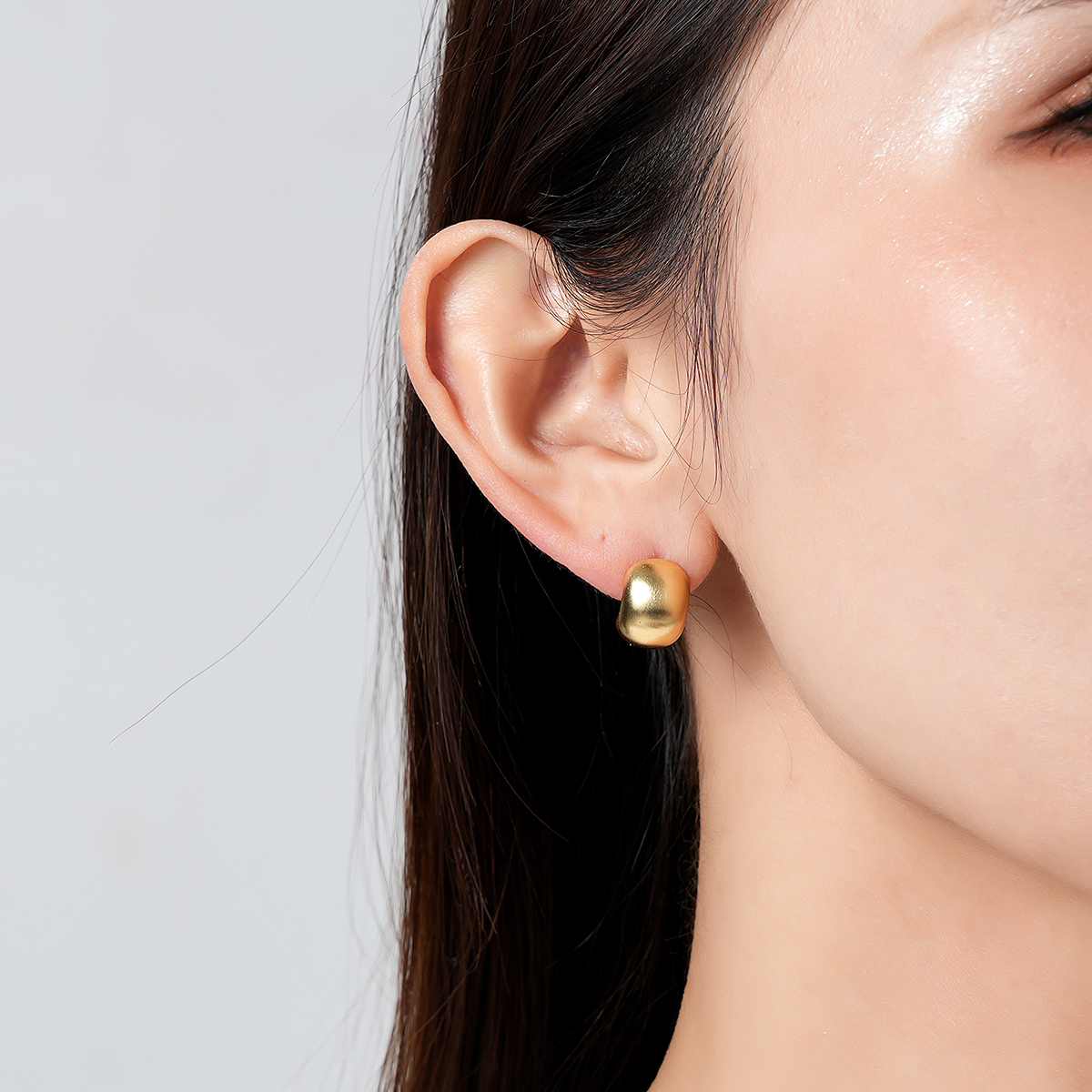 go 黄铜耳饰 法式复古拉丝哑光银豆豆耳钉个性经典小众简约时尚