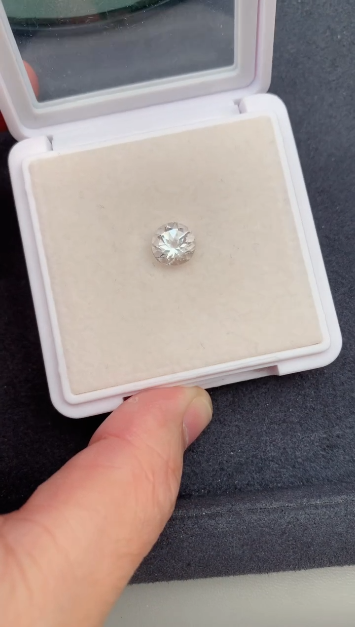 绿柱石裸石2.1ct白海蓝  BE 定制