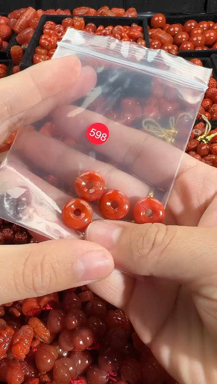 颈饰未镶嵌南红玛瑙1