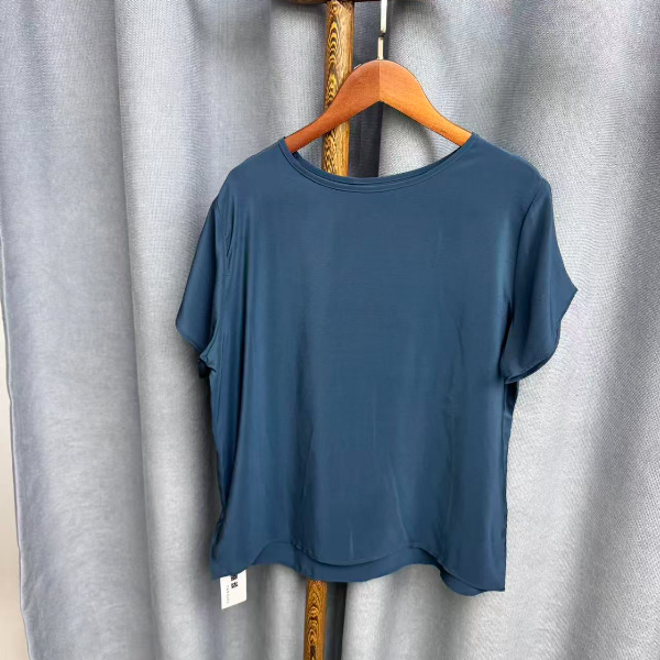 （瑕疵）夏季新款休闲时尚圆领桑蚕丝上衣女T303