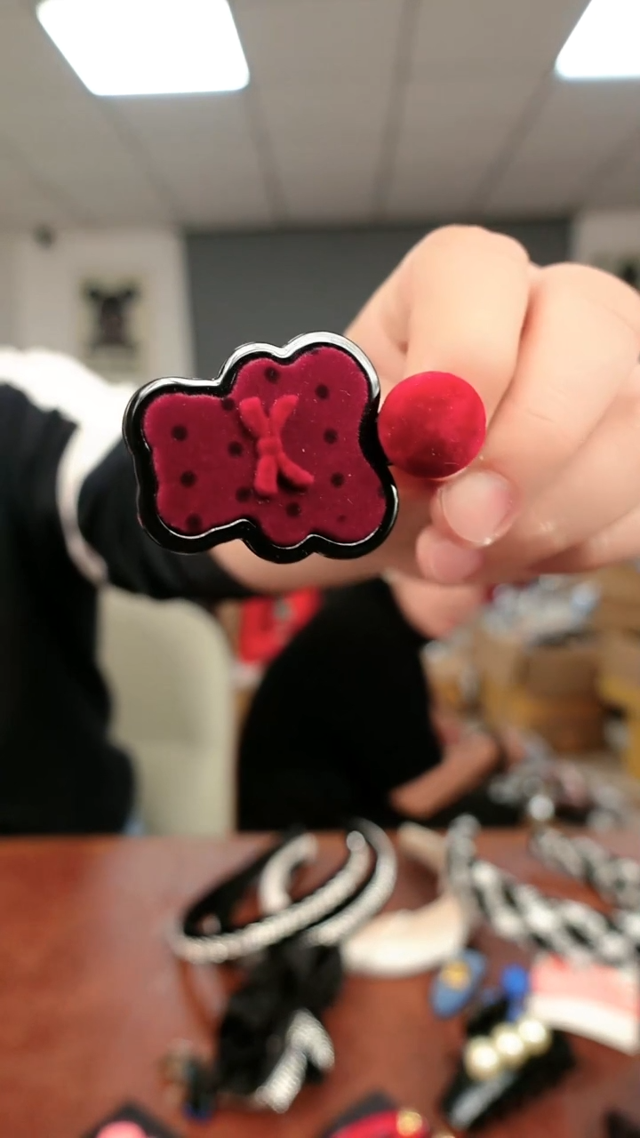 布艺非金属发夹          