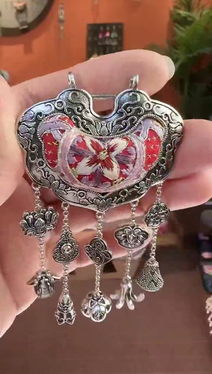 非遗手工刺绣饰品27