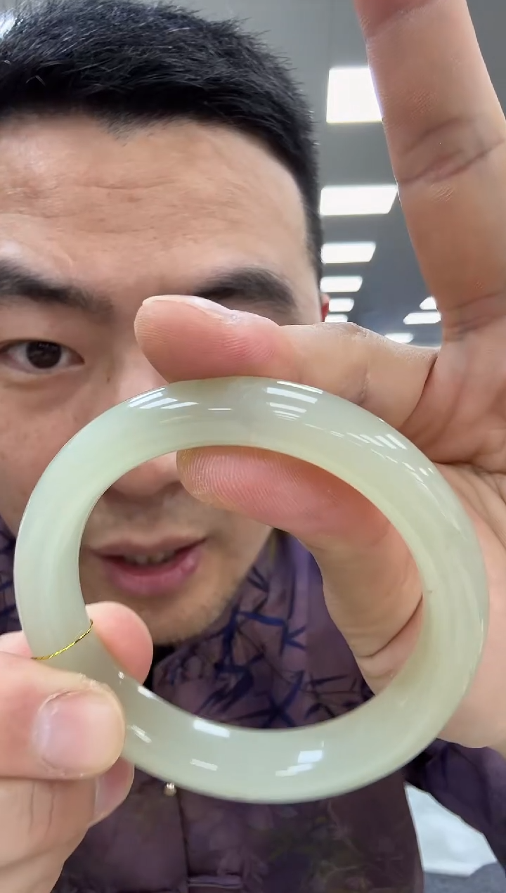 【闪购商品】和田玉手镯未镶嵌57  696