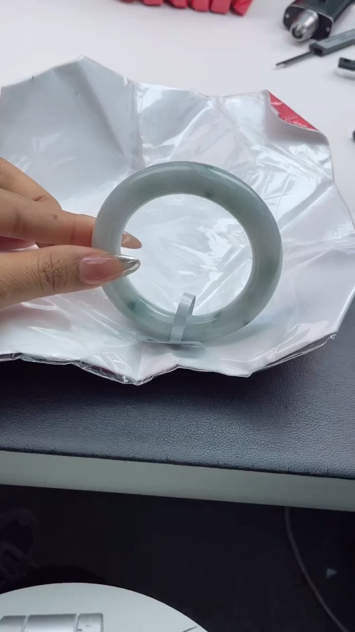 【闪购商品】翡翠手镯未镶嵌11翡翠手镯（微瑕）