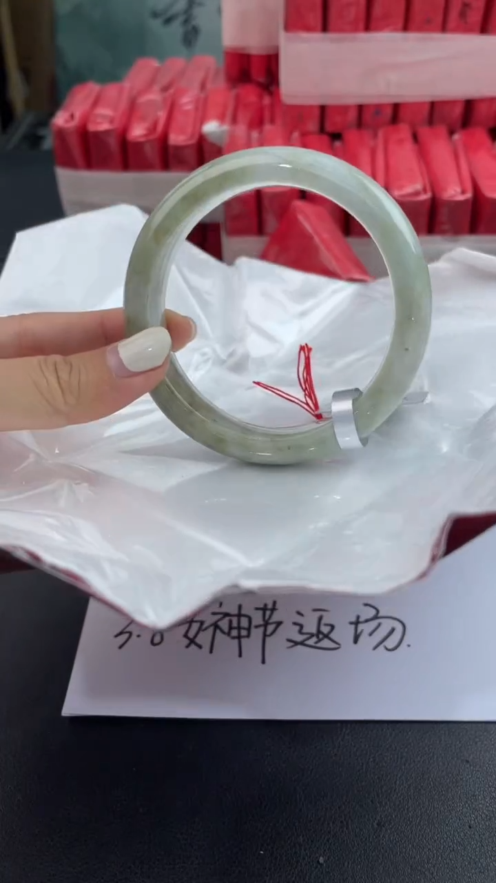 【闪购商品】翡翠手镯未镶嵌3翡翠手镯（微瑕）