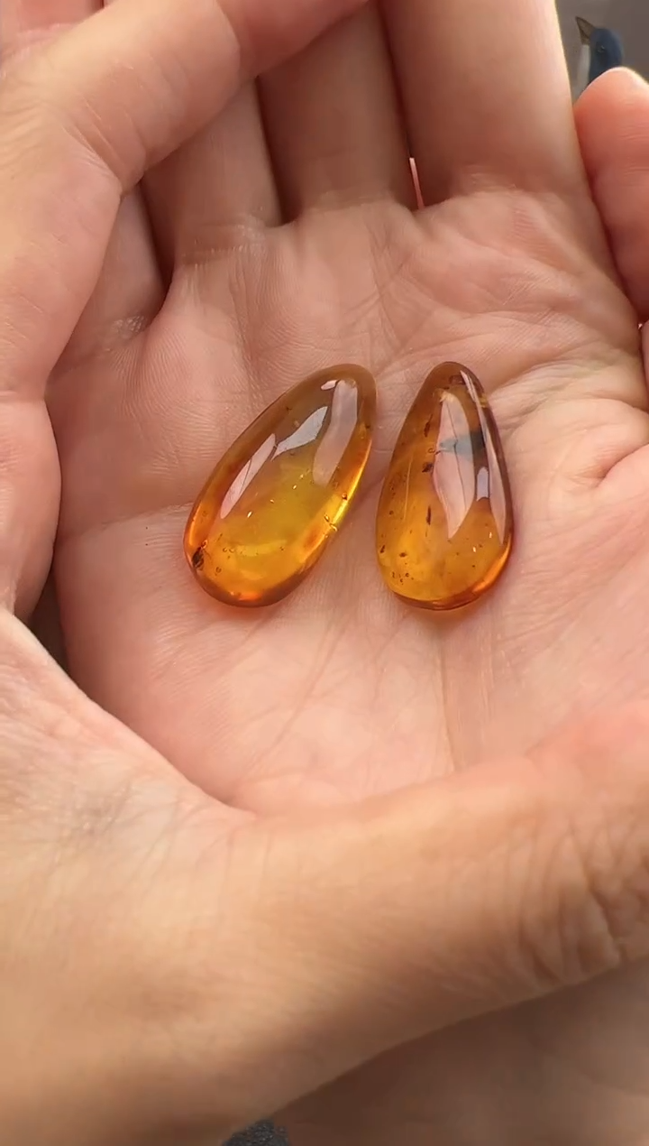 【闪购商品】琥珀裸石未镶嵌10113268-手机坠 多样性发一个