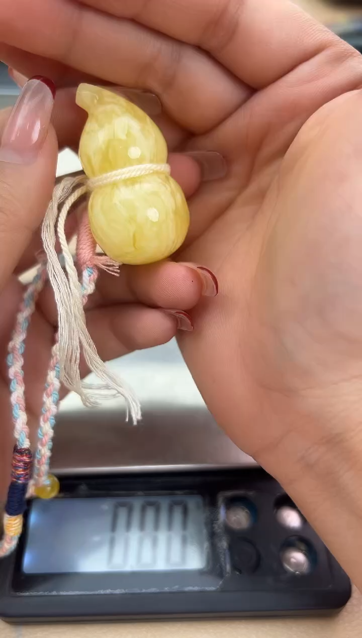 【闪购商品】琥珀裸石未镶嵌蜜蜡吊坠