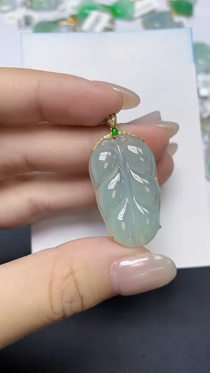 翡翠18K金镶嵌颈饰天然缅甸翡翠A货