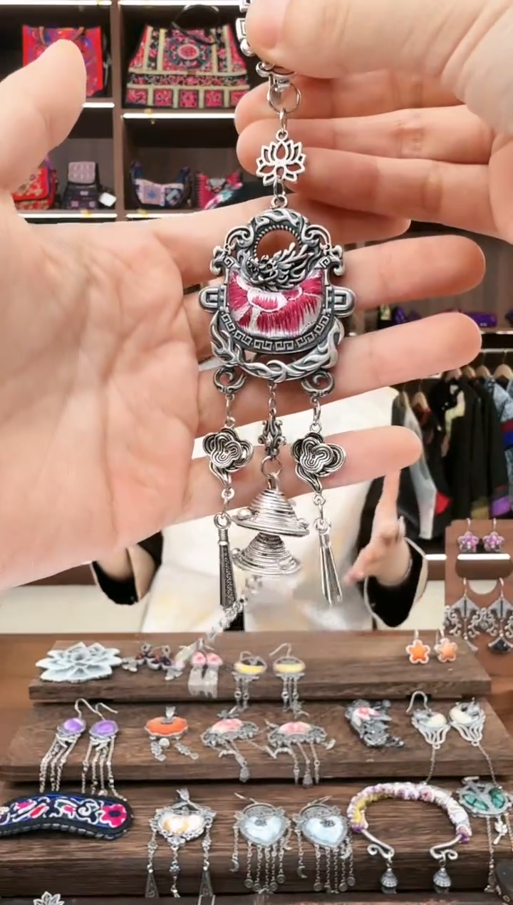 【闪购商品】织绣101蚩梦苗族古绣