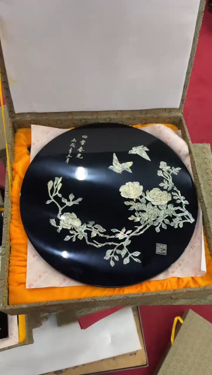 扬州漆器平磨28圆四季春光台屏