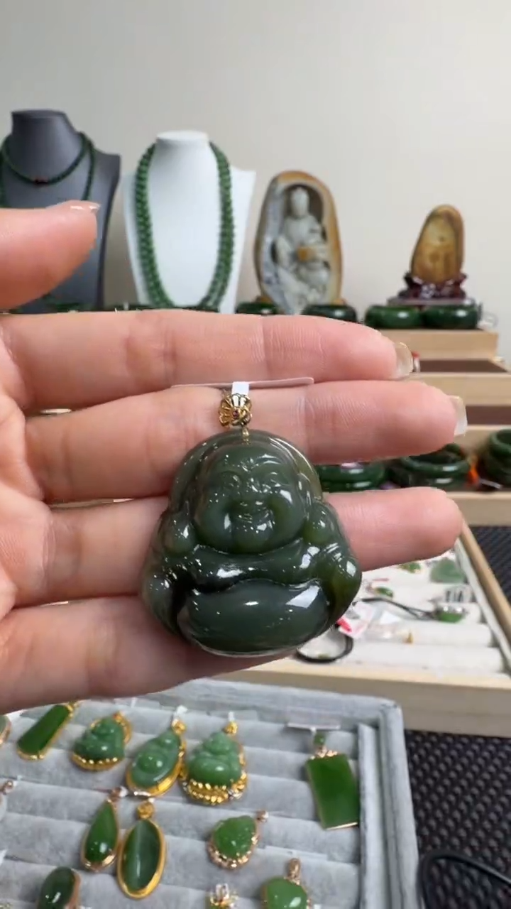 颈饰18K金镶嵌和田玉挂件