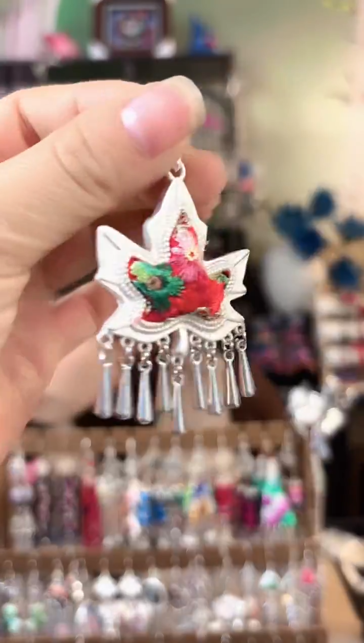 彩云南阁非遗老绣苗银饰品516