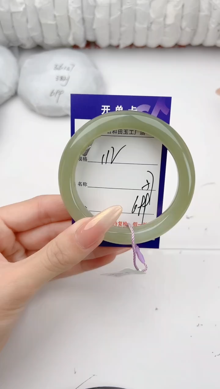 和田玉手镯未镶嵌112颜色微差无瑕疵