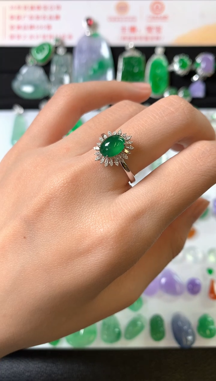 18K金镶嵌戒指翡翠戒指