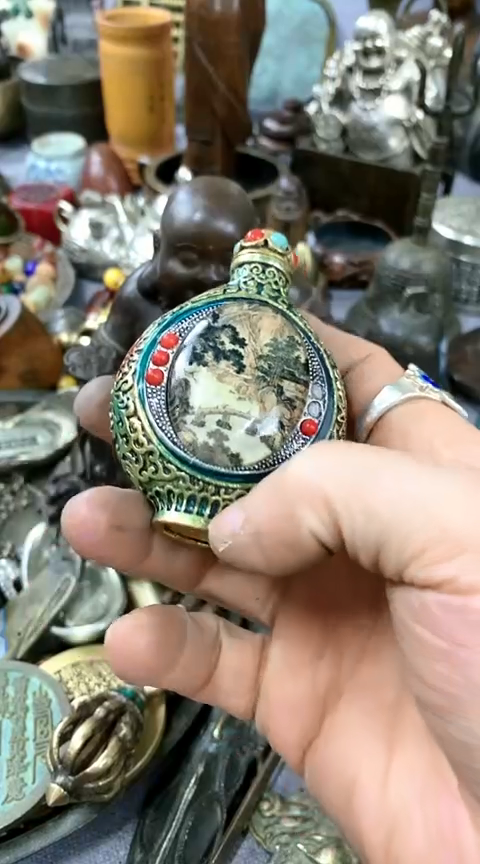 【闪购商品】一物一拍编号山水纹鼻壶