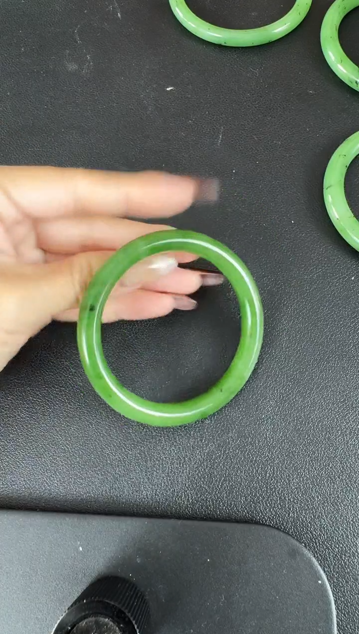 颈饰未镶嵌和田玉（碧玉）手镯约54MM