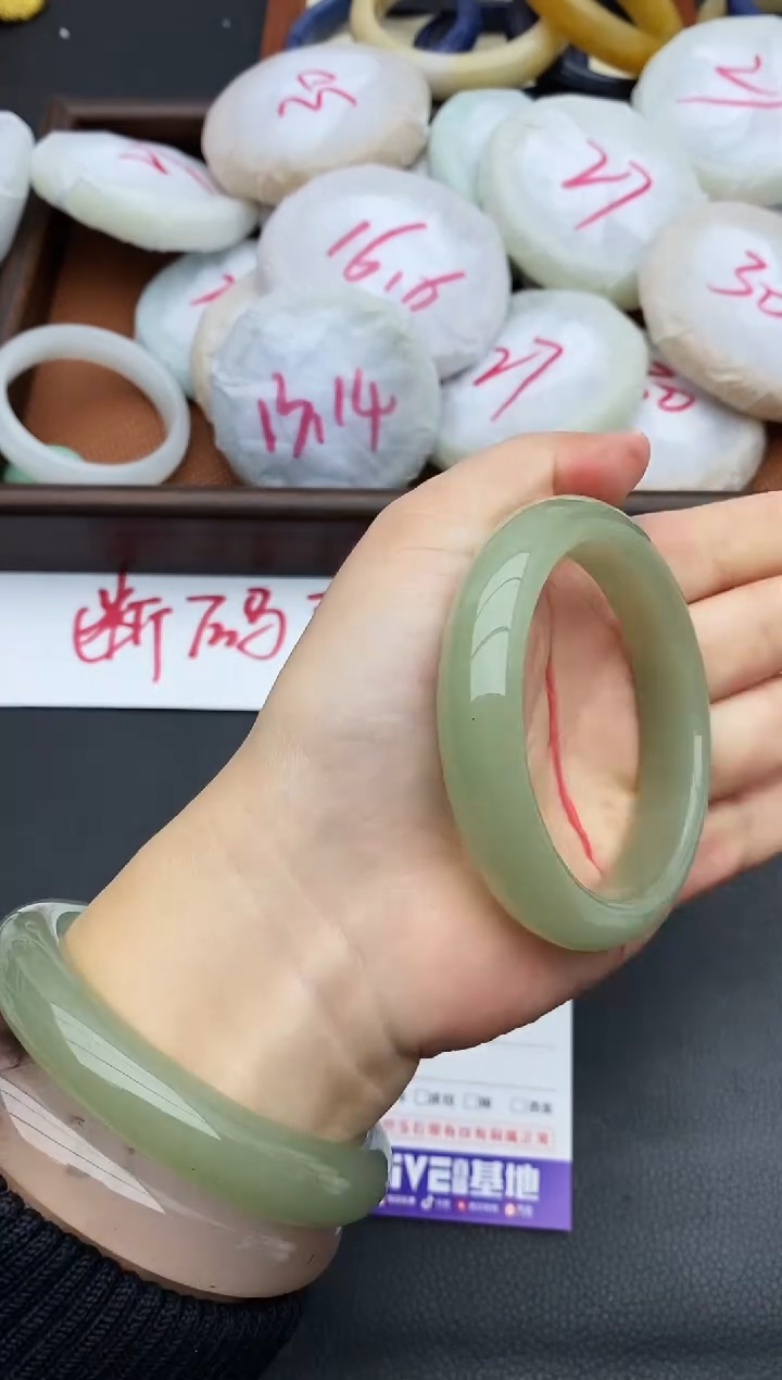 未镶嵌手镯石英质玉46+56/57