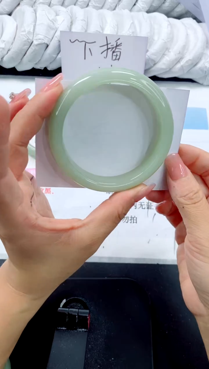 未镶嵌手镯石英质玉293-61