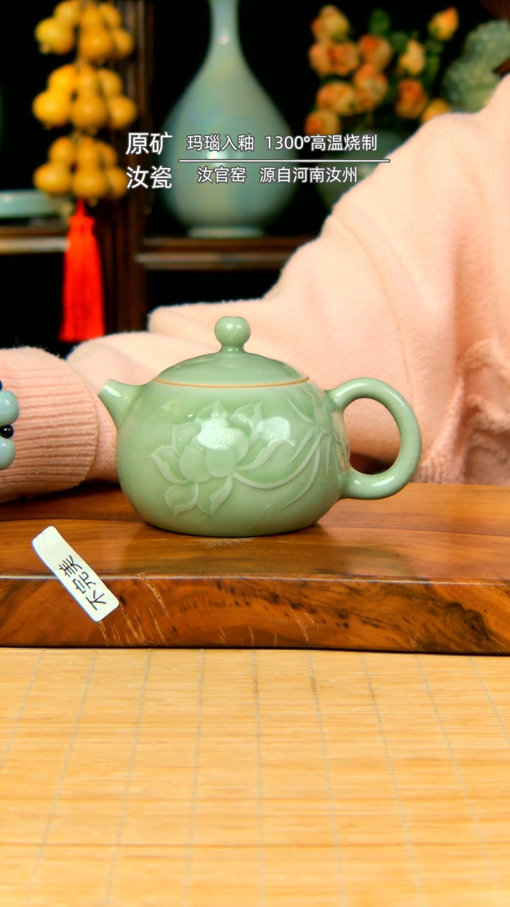 【闪购商品】豆青全手工雕刻莲花西施壶微瑕