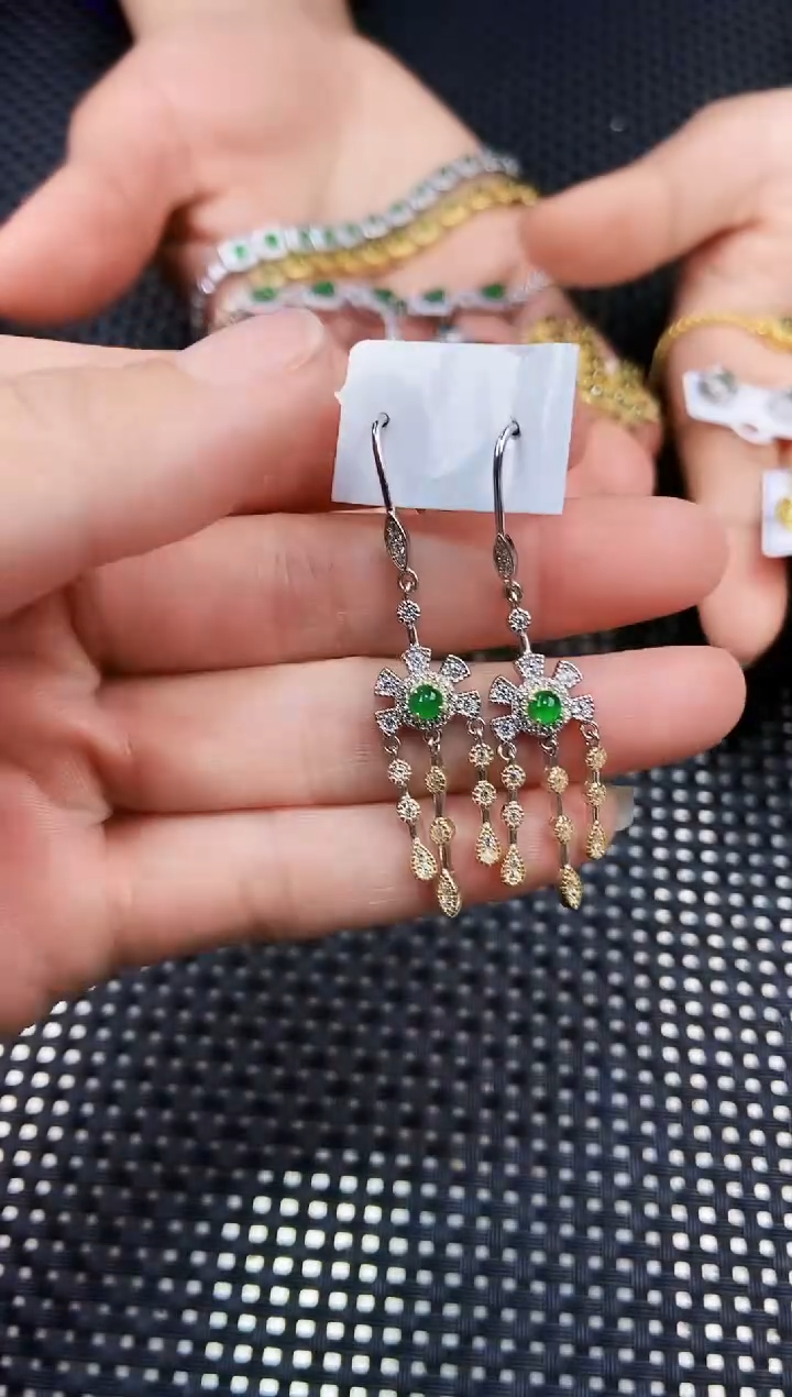 【闪购商品】翡翠耳饰未镶嵌1111111111