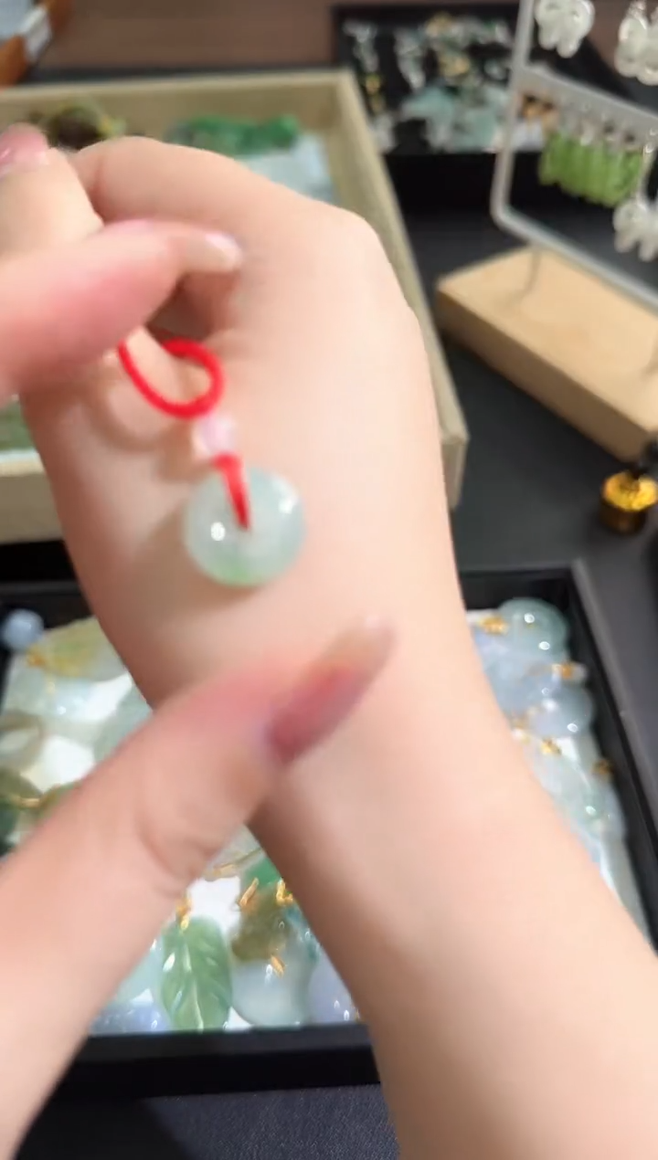 【闪购商品】翡翠颈饰未镶嵌250214286