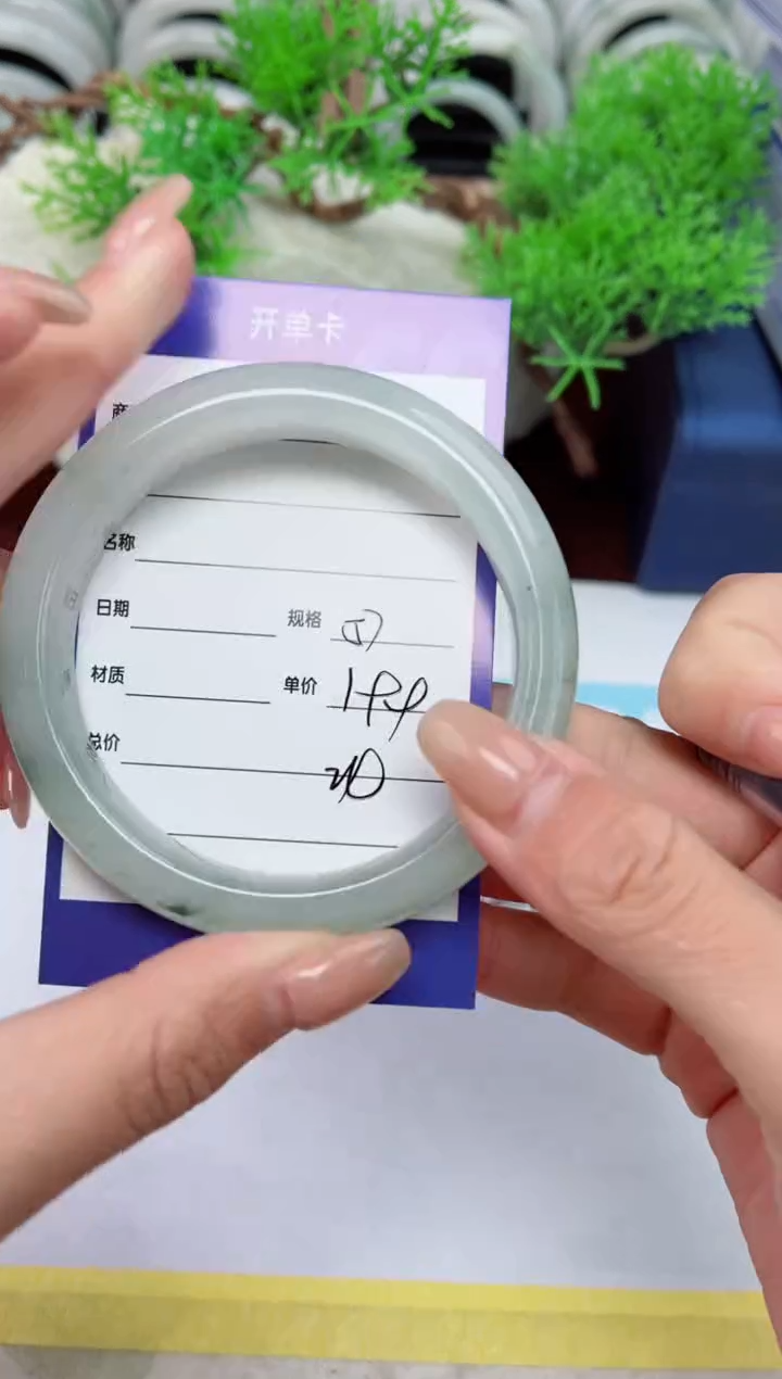 【闪购商品】石英质玉手镯未镶嵌24