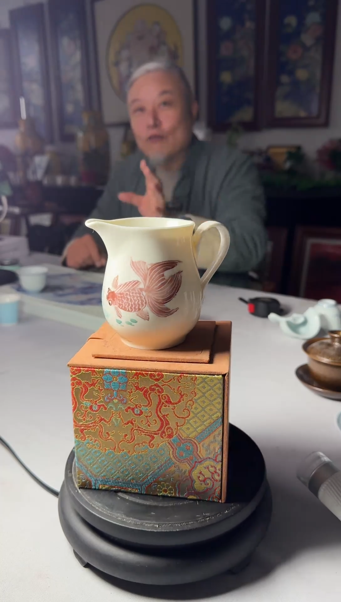 景德镇余叨利手绘鱼杯