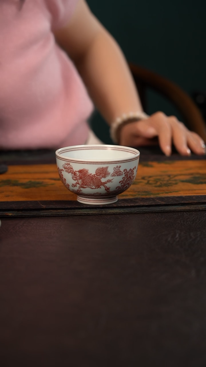 杯贵红窑釉里红麒麟大杯