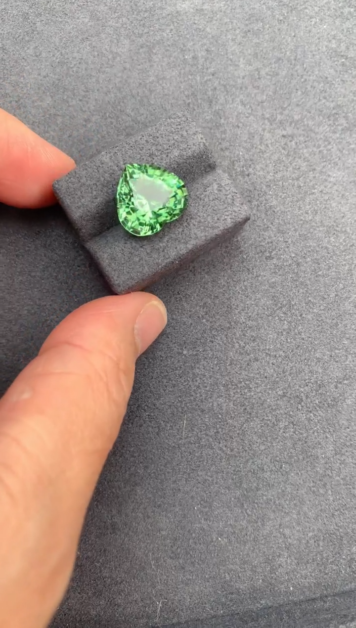 【闪购商品】碧玺裸石未镶嵌7.5ct绿碧玺