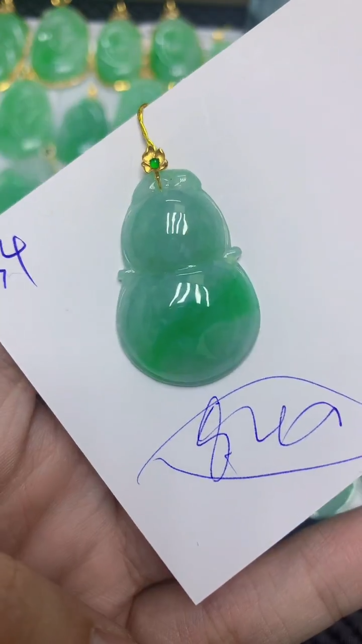 颈饰18K金镶嵌翡翠缅甸A货翡翠