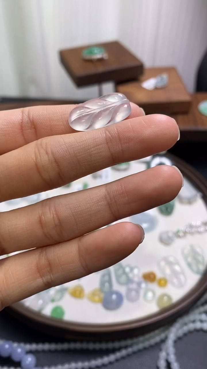 【闪购商品】翡翠颈饰未镶嵌叶子