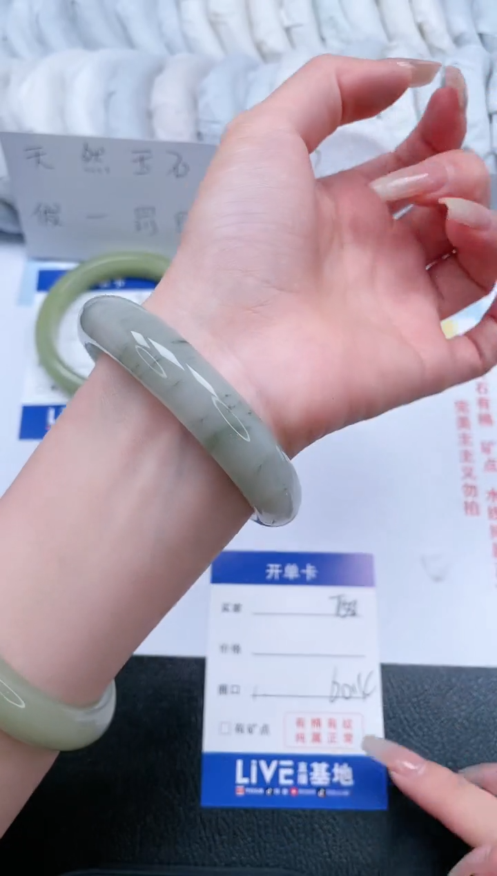 【闪购商品】石英质玉手镯未镶嵌T158-60.4