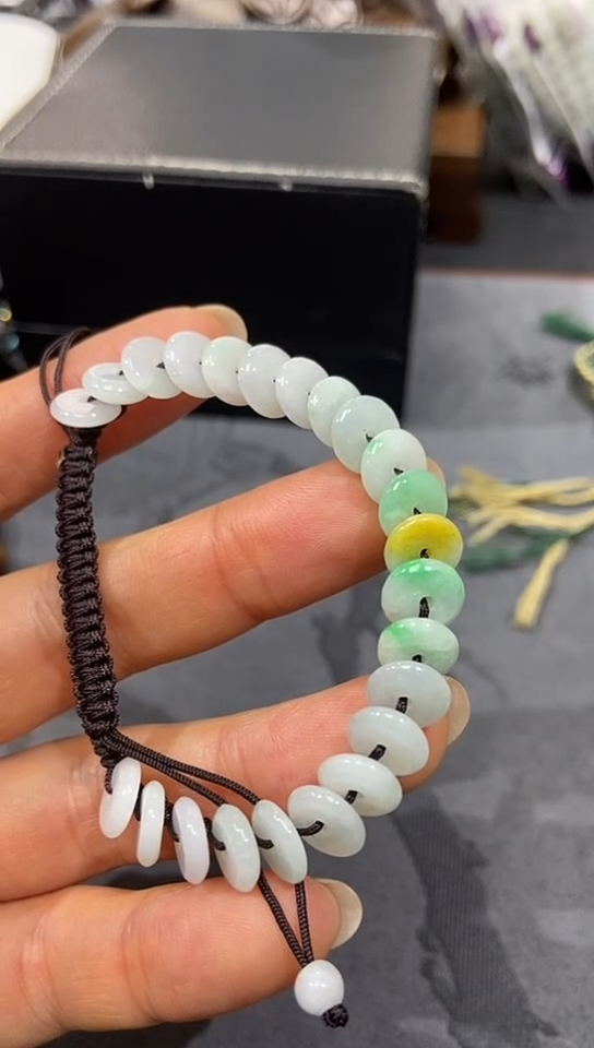 【闪购商品】翡翠颈饰未镶嵌手串