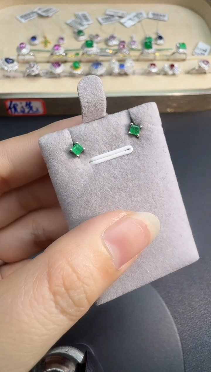 【闪购商品】祖母绿耳饰18K金镶嵌H0304-S527-44