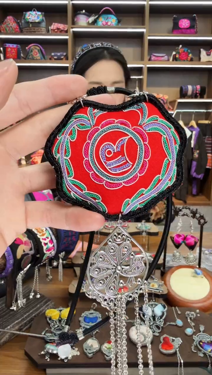 【闪购商品】织绣216蒙阿苏苗绣传承