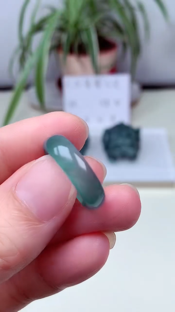 翡翠未镶嵌颈饰戒指13号