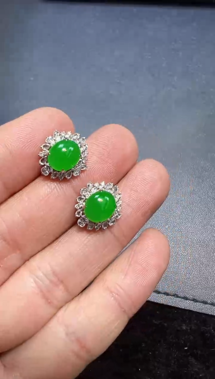 【闪购商品】翡翠耳饰18K金镶嵌阳绿蛋面耳包
