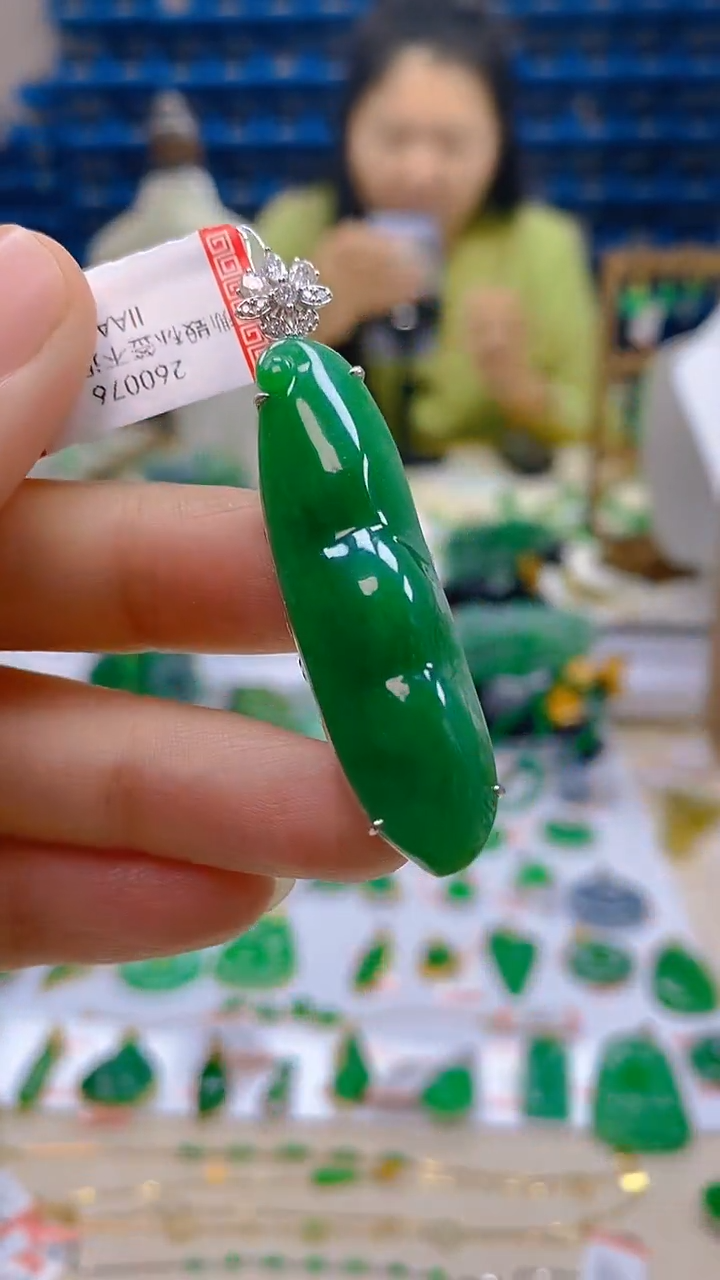 颈饰18K金镶嵌翡翠新号开播 全场乱卖