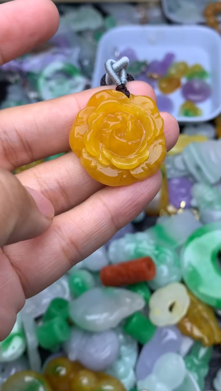 颈饰未镶嵌翡翠天然缅甸翡翠吊坠