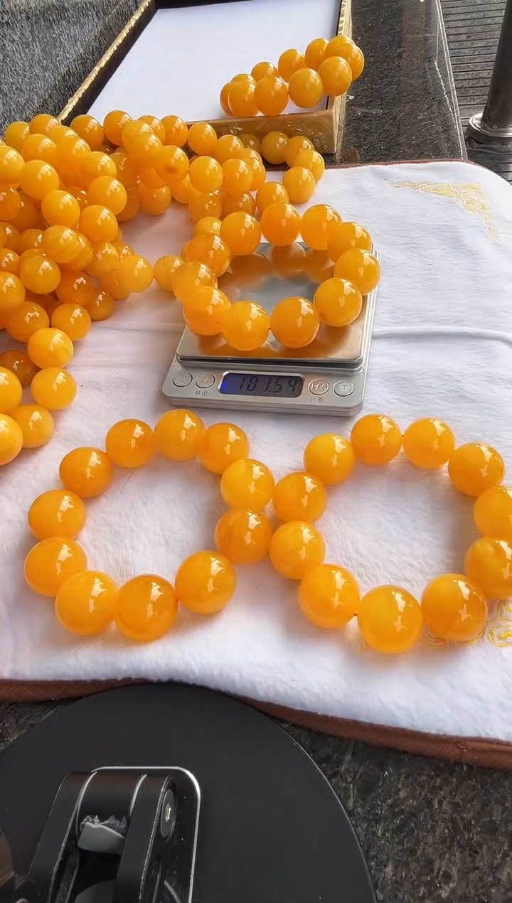 裸石蜜蜡未镶嵌定99总101.5  g总22300