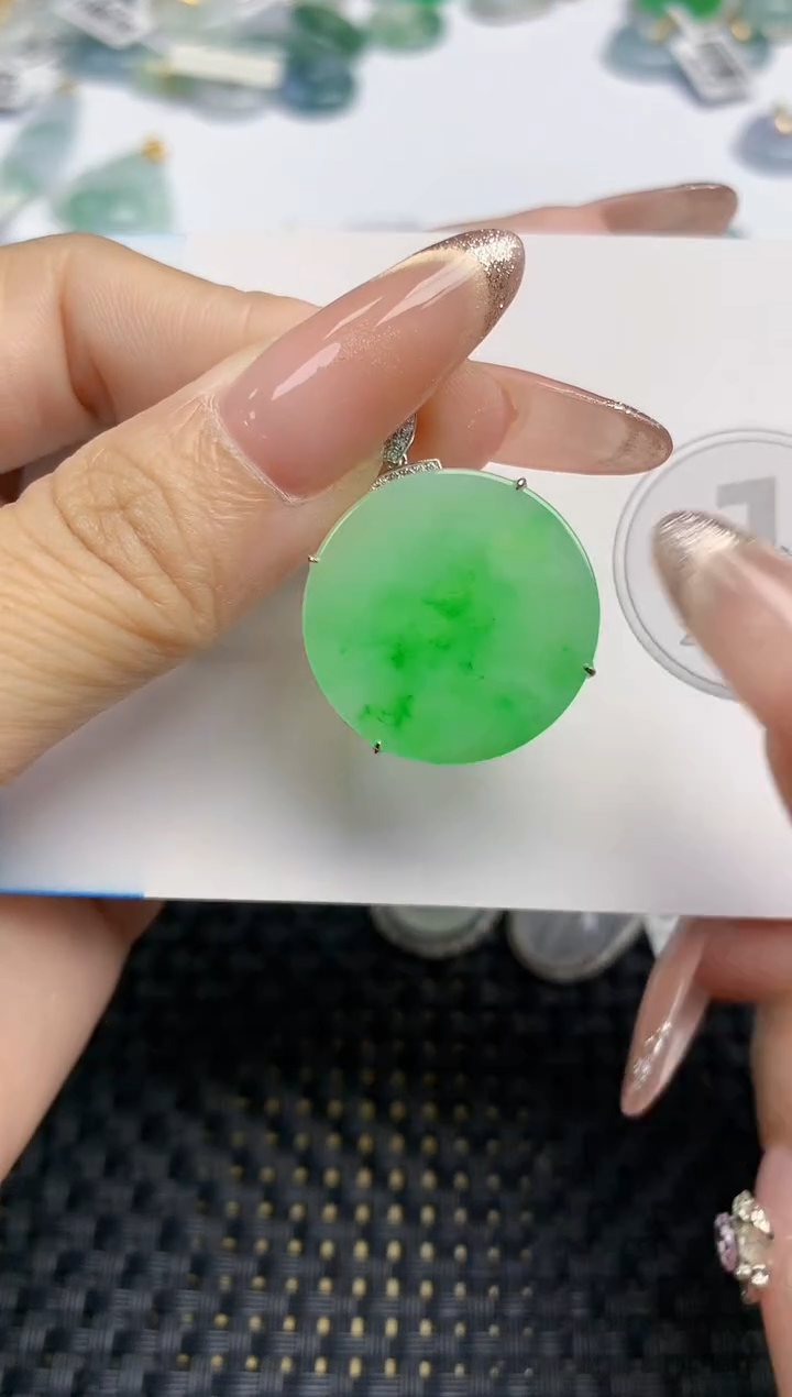 颈饰18K金镶嵌翡翠天然缅甸A货翡翠百元以上9元证书费自理