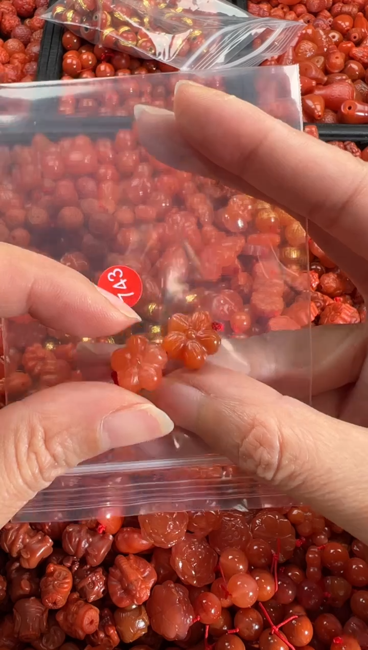 【闪购商品】南红玛瑙颈饰未镶嵌1