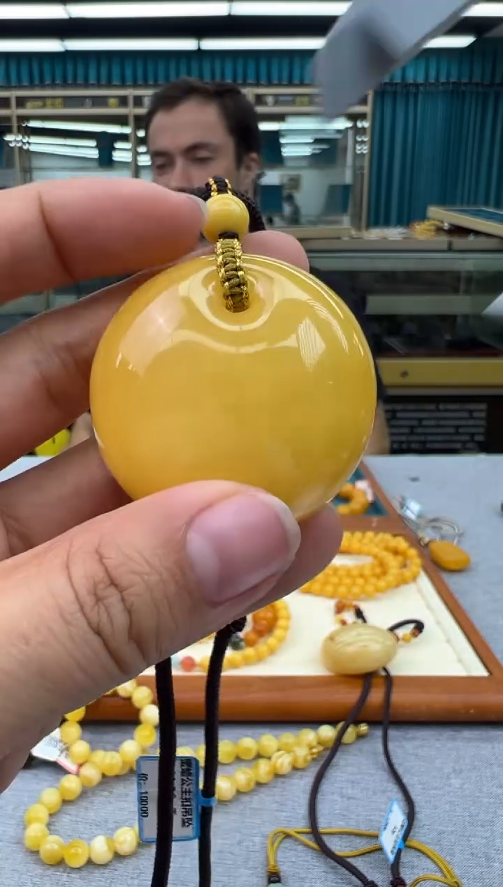 未镶嵌颈饰琥珀132秒拍号 假一罚三