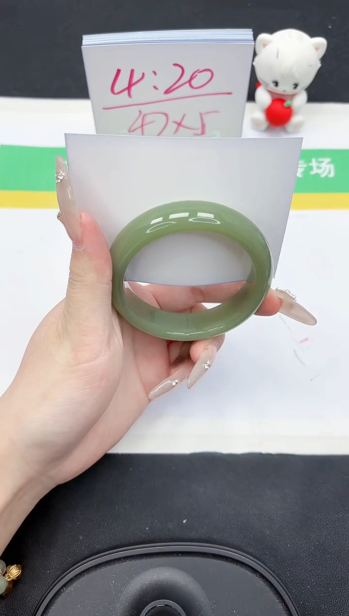 【闪购商品】石英质玉手镯未镶嵌333-55.5