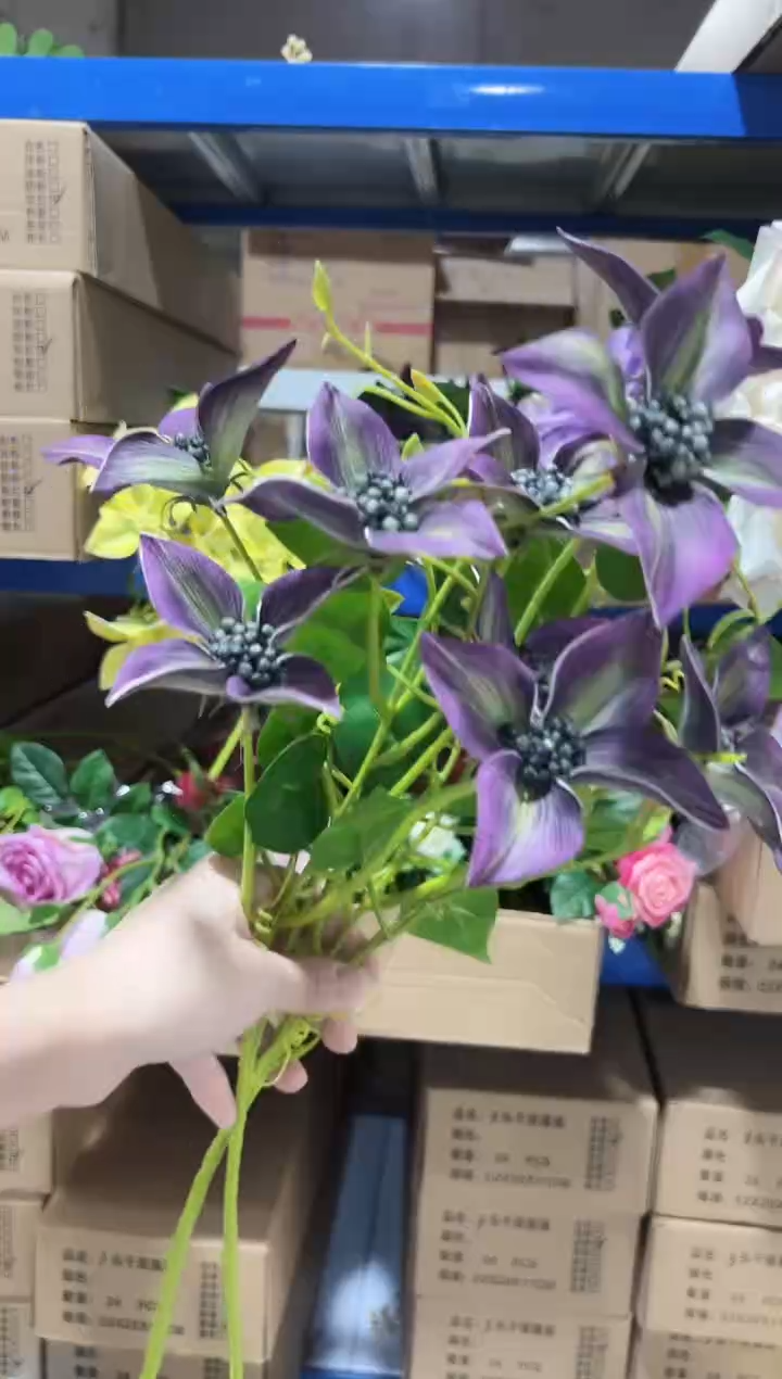 2枝紫色油画百合