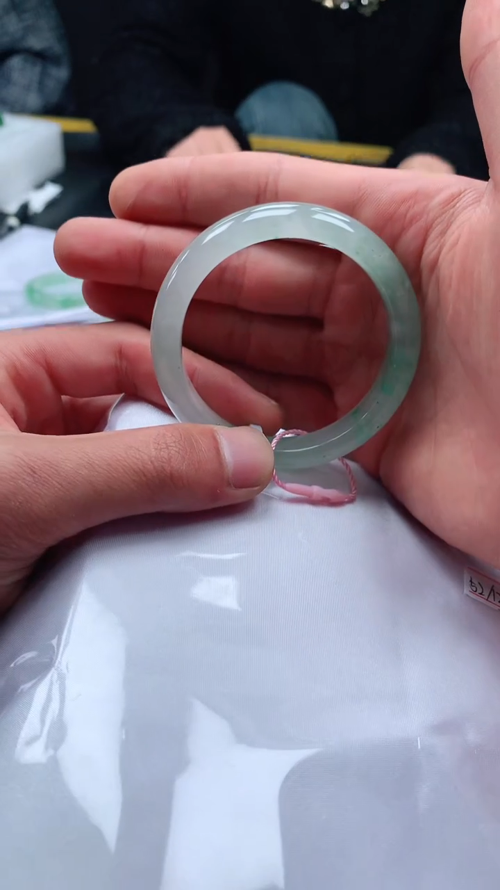 【闪购商品】石英质玉手镯未镶嵌冰飘花