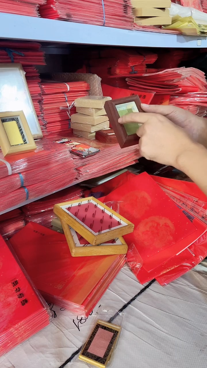 5.8*8.8的深咖色小摆台 单张框 配卡纸 拍一发五