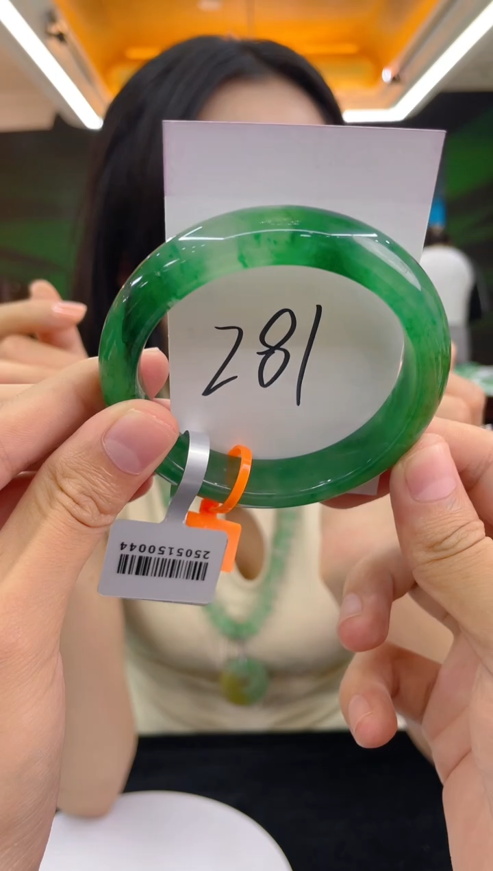 石英质玉手镯未镶嵌飘花手镯