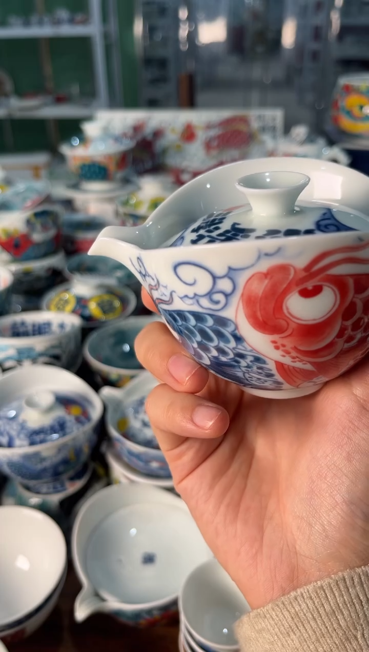 瓷片陶昨明龙鱼宝瓶（福利价格）